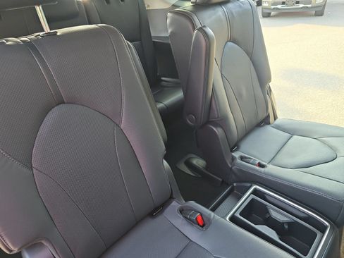 Used 2024 Toyota Grand Highlander AWD image 11