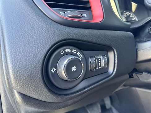 Used 2023 Jeep Renegade Trailhawk image 11