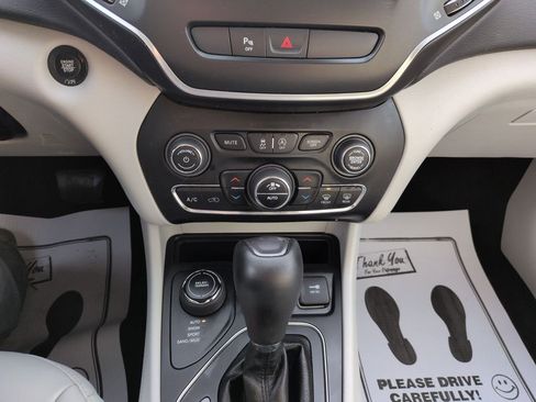 Used 2020 Jeep Cherokee Latitude Plus w/ Comfort/Convenience Group image 18