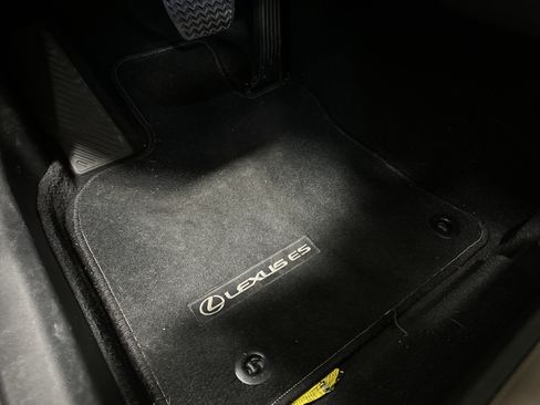 Used 2022 Lexus ES 350 w/ Premium Package image 17