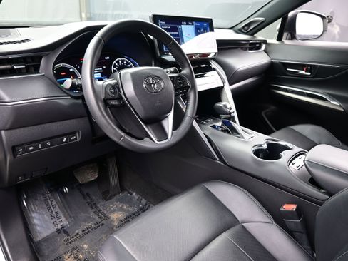 Used 2022 Toyota Venza Limited w/ Advanced Technology Package image 13