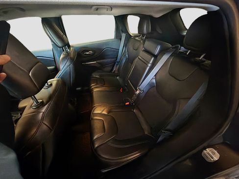 Used 2019 Jeep Cherokee Latitude Plus w/ Cold Weather Group image 27