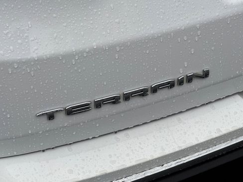 Certified 2024 GMC Terrain SLT image 32