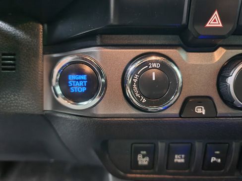 Used 2023 Toyota Tacoma TRD Sport image 33