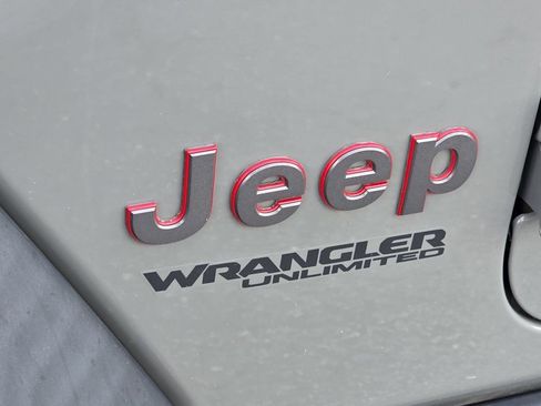 Used 2018 Jeep Wrangler Unlimited Rubicon AWD/4WD image 32