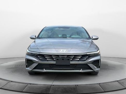 New 2025 Hyundai Elantra SE image 12