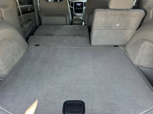 Used 2011 Jeep Grand Cherokee Laredo w/ Trailer Tow Group AWD/4WD image 14
