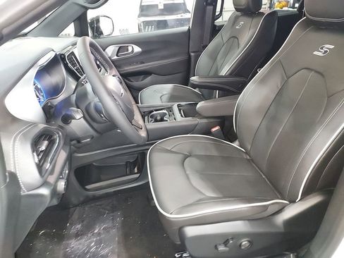 New 2026 Chrysler Pacifica Limited w/ S Appearance Package FWD image 17