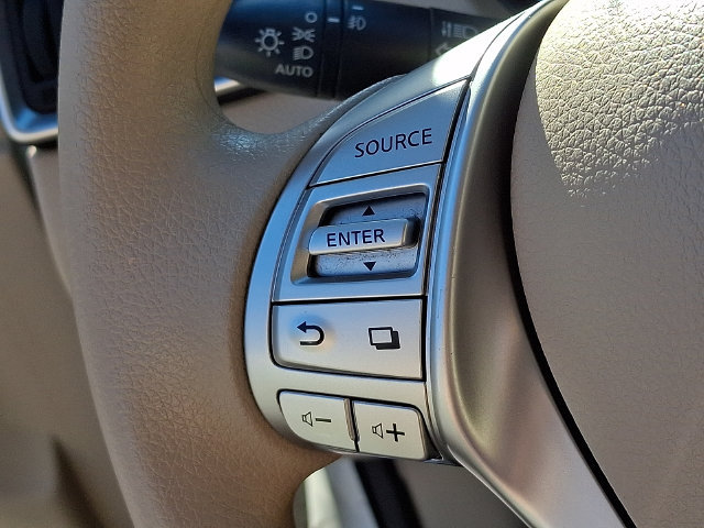 Used 2015 Nissan Rogue SV w/ SV Premium Package FWD image 21