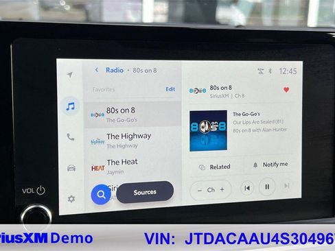 Used 2025 Toyota Prius LE image 31