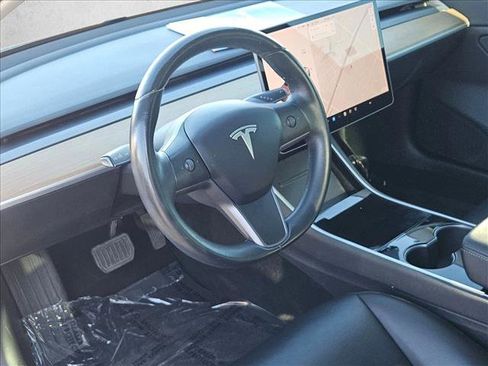 Used 2019 Tesla Model 3 Standard Range image 11