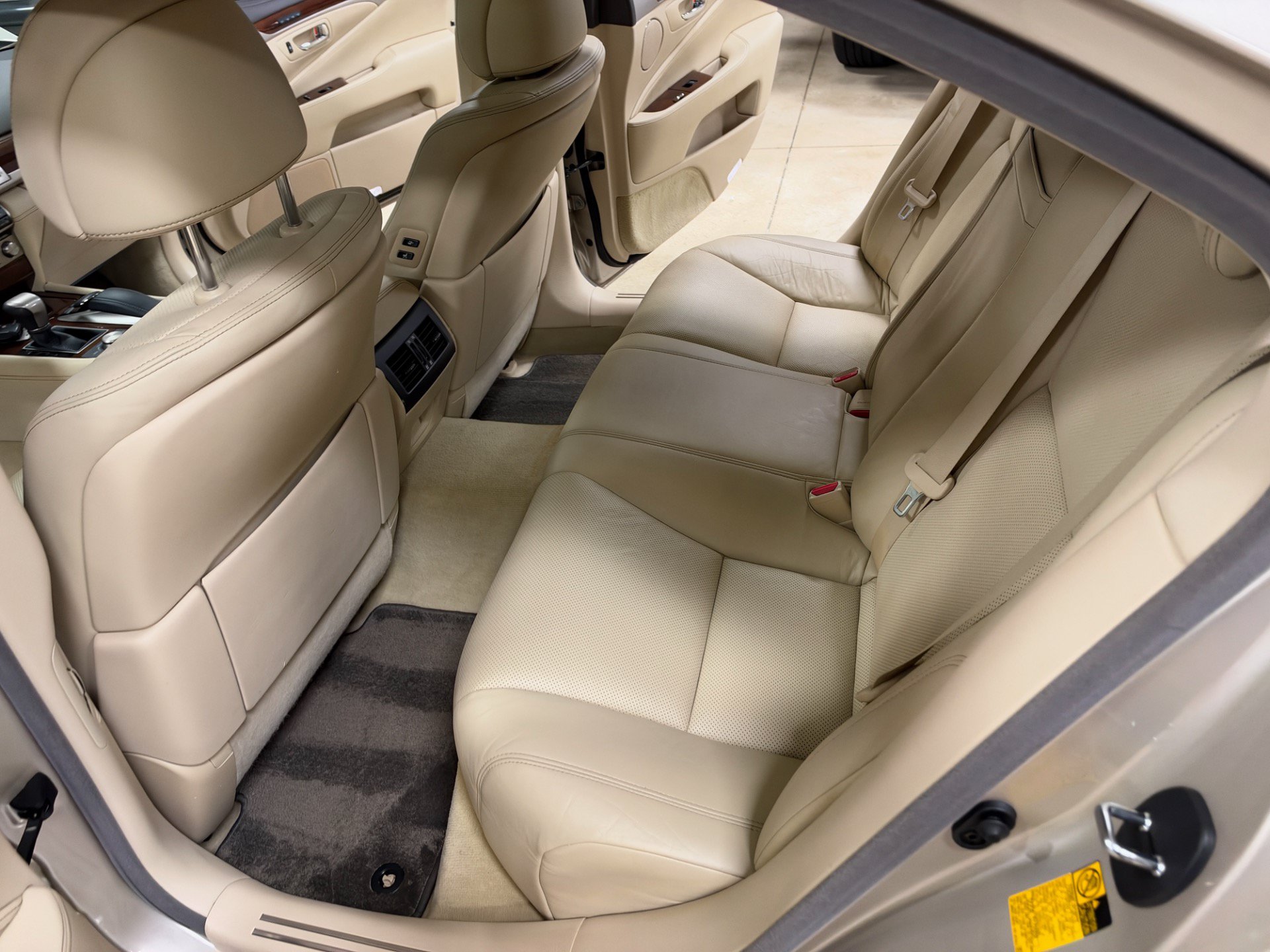 Used 2014 Lexus LS 460 w/ Comfort Package RWD image 32