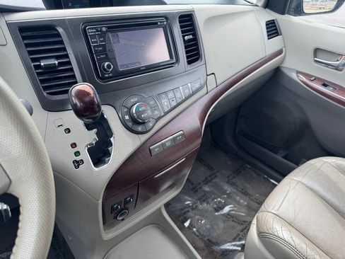 Used 2014 Toyota Sienna XLE FWD image 17