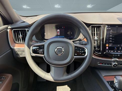 Used 2023 Volvo XC60 B5 Plus w/ Climate Package FWD image 17