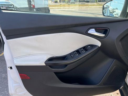 Used 2012 Ford Focus Titanium image 8