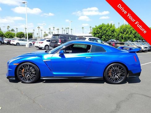 Used 2024 Nissan GT-R Premium w/ Premium Interior Package AWD/4WD image 3