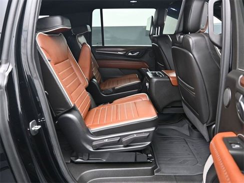Used 2023 GMC Yukon XL Denali Ultimate image 14