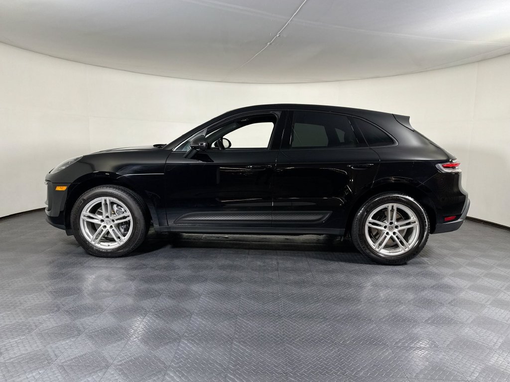 Certified 2026 Porsche Macan AWD/4WD image 2