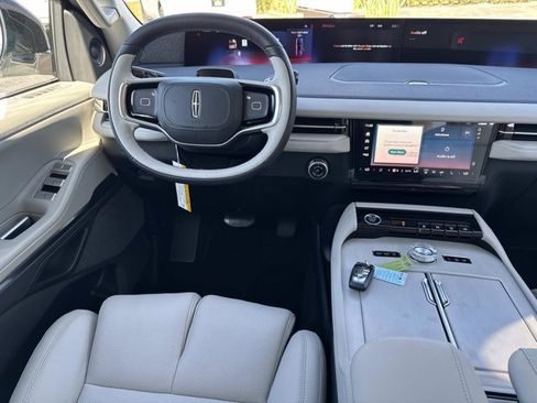 New 2026 Lincoln Navigator L Reserve AWD/4WD image 25