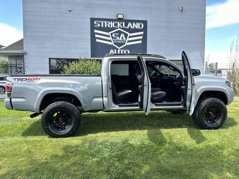Used 2021 Toyota Tacoma TRD Sport w/ Technology Package AWD/4WD image 26