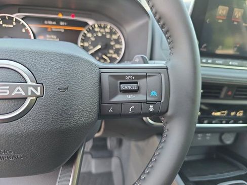 Certified 2025 Nissan Rogue SV FWD image 18
