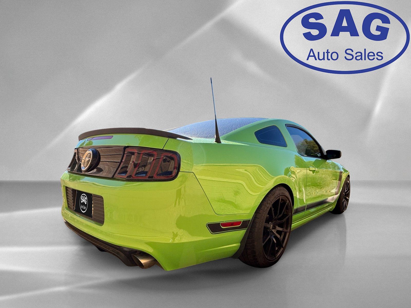 Used 2013 Ford Mustang Boss 302 w/ Boss 302 Accessory Pkg RWD image 3