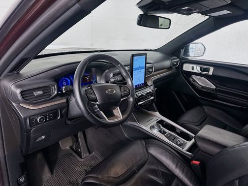 Used 2023 Ford Explorer Platinum w/ Technology Package AWD/4WD image 9