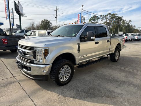 Used 2019 Ford F250 XLT image 2