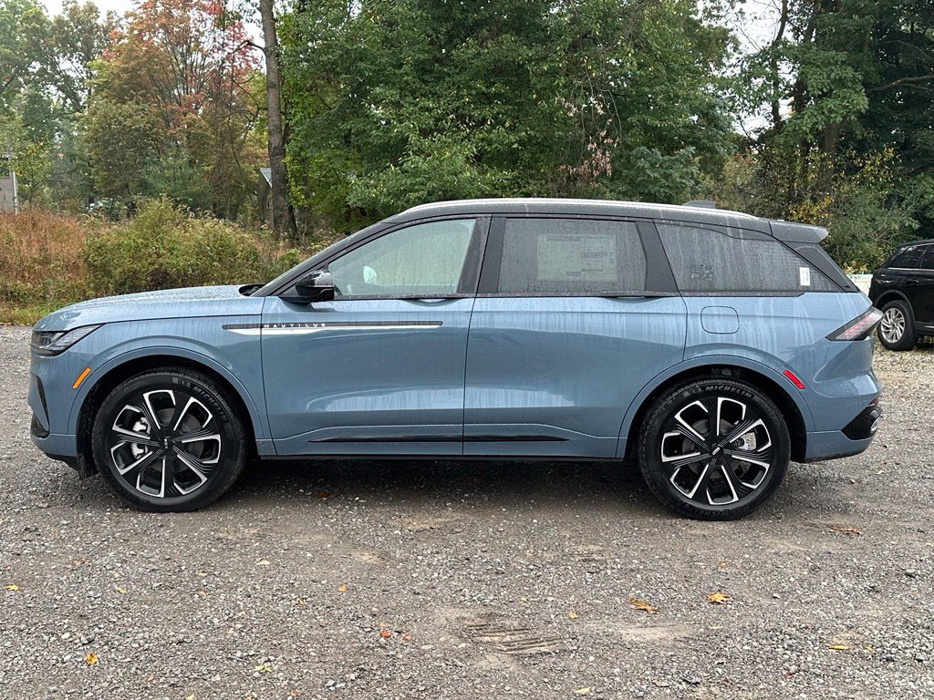 New 2026 Lincoln Nautilus Reserve AWD/4WD image 2
