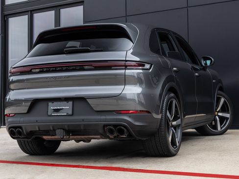 Certified 2025 Porsche Cayenne S w/ Premium Package Plus AWD/4WD image 11
