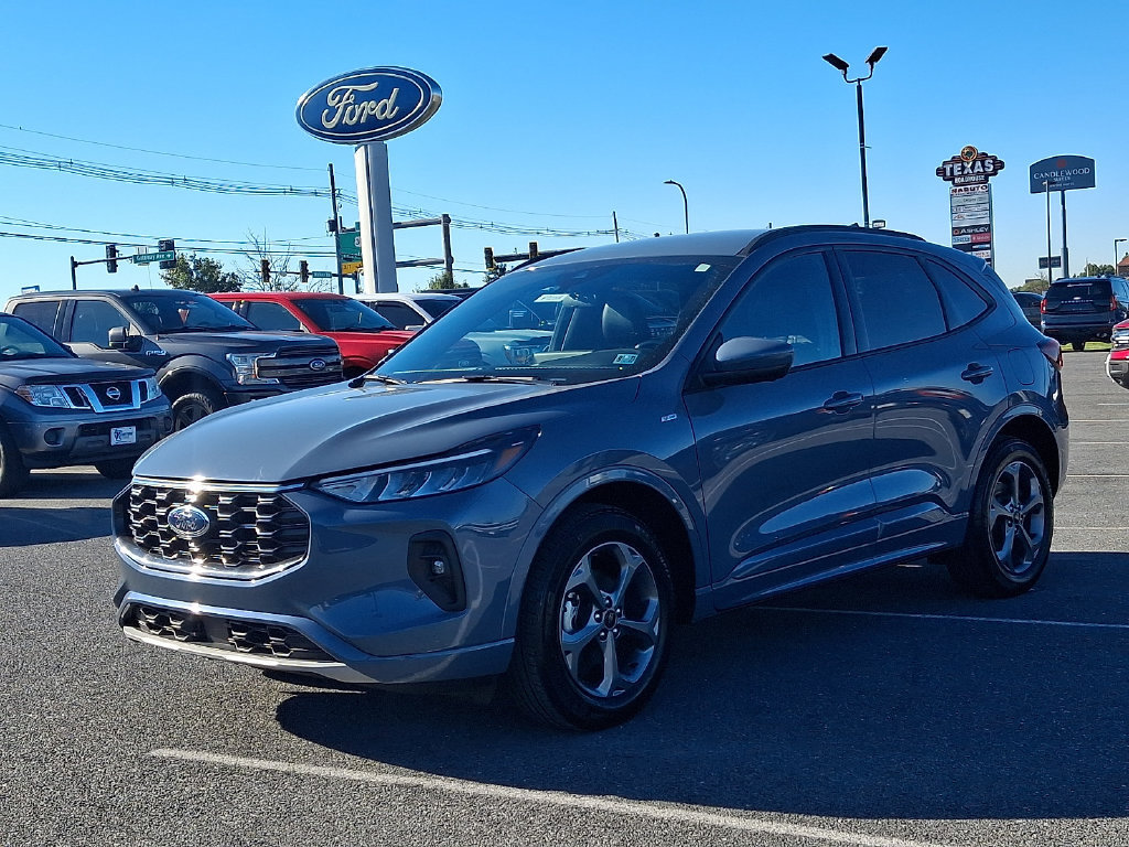 Certified 2023 Ford Escape ST-Line Select w/ Tech Pack #2 AWD/4WD image 3