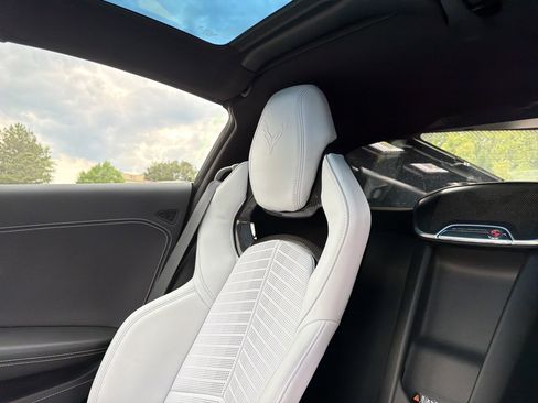 Used 2021 Chevrolet Corvette Stingray Preferred Cpe w/ Z51 Performance Package RWD image 19