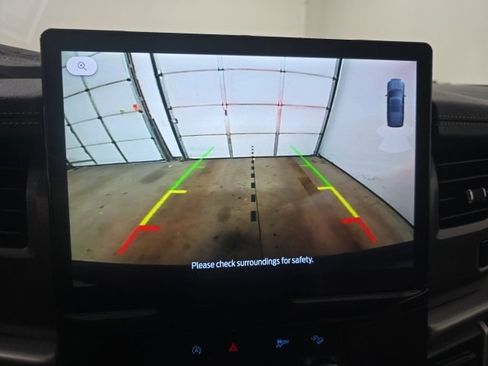 Used 2024 Ford Expedition XLT image 32