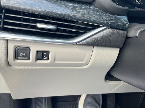 Used 2022 Cadillac XT4 Premium Luxury FWD image 13