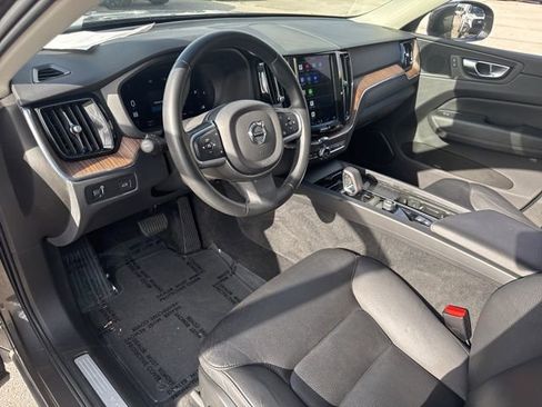Used 2022 Volvo XC60 B5 Momentum image 22
