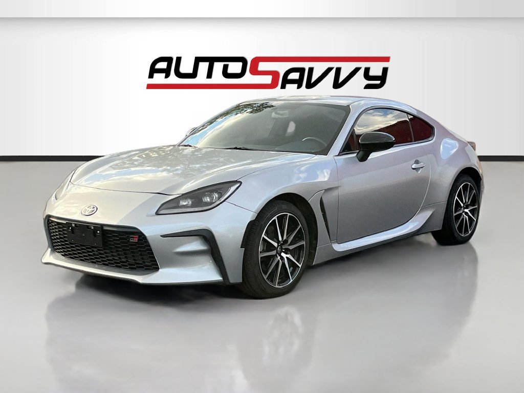 Used 2023 Toyota GR86 RWD image 3