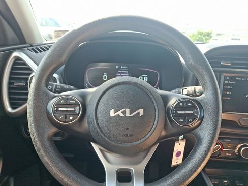 Used 2023 Kia Soul LX image 18