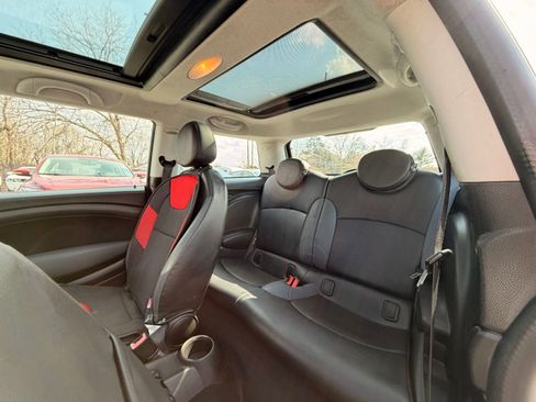 Used 2010 MINI Cooper Hardtop image 13