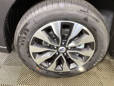 Used 2025 Subaru Outback Limited AWD/4WD image 8
