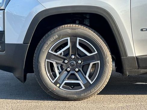 New 2026 Jeep Cherokee Laredo AWD/4WD image 24