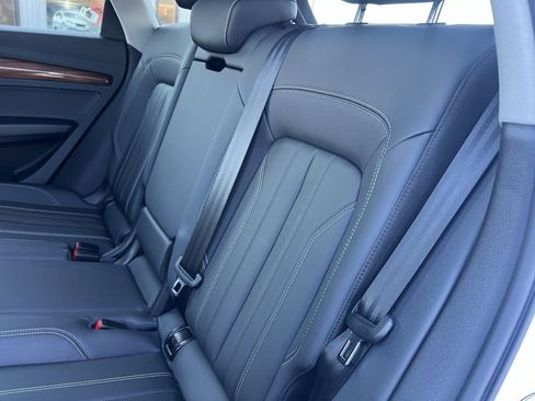 Used 2023 Audi Q5 2.0T Premium w/ Convenience Package image 17