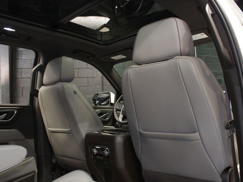 Used 2022 GMC Yukon XL SLT w/ SLT Premium Package AWD/4WD image 46