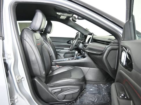 Used 2024 Jeep Compass Trailhawk AWD/4WD image 15