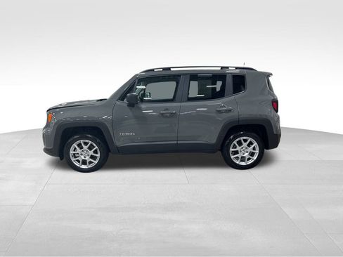 Used 2022 Jeep Renegade Latitude w/ Convenience Group image 4