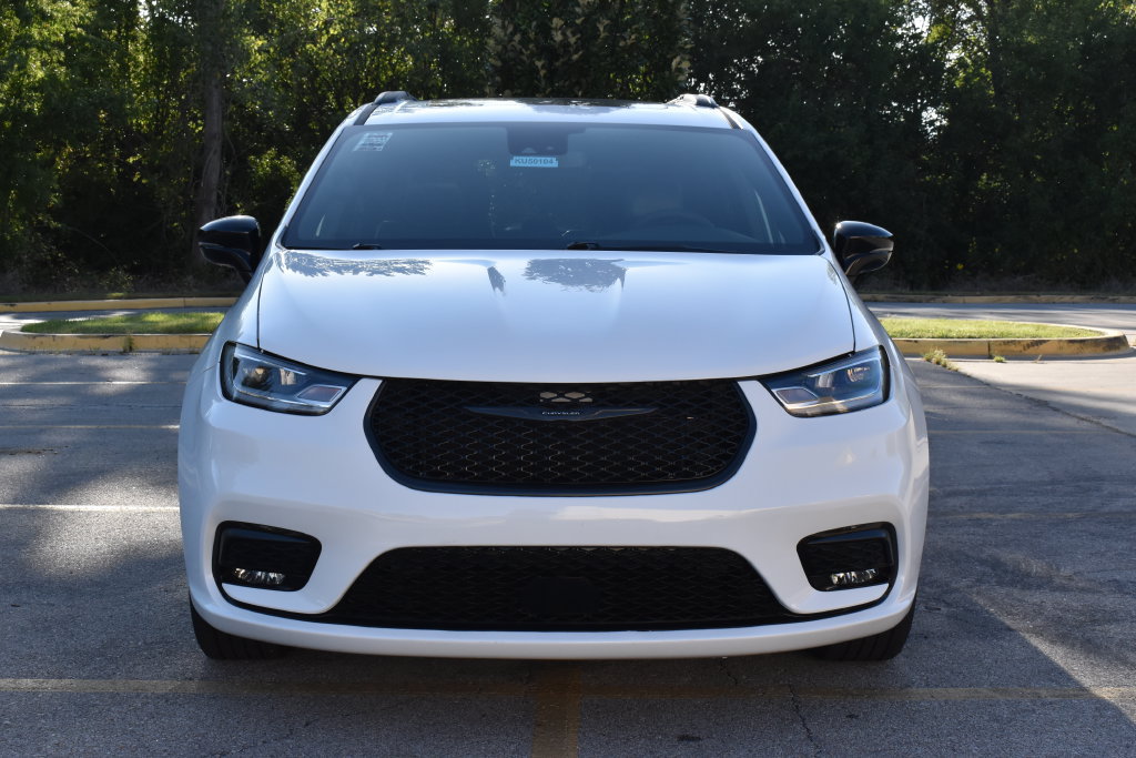 Used 2025 Chrysler Pacifica Limited FWD image 3