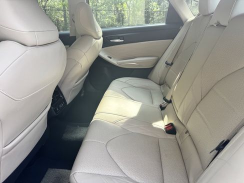 Used 2020 Toyota Avalon Limited image 11