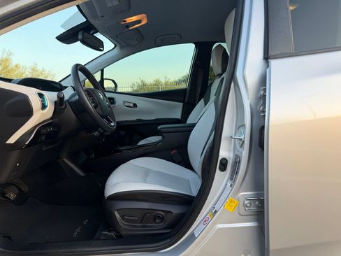 Used 2019 Toyota Prius XLE w/ Carpet Mat Package FWD image 5