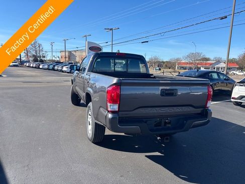 Used 2017 Toyota Tacoma SR image 3