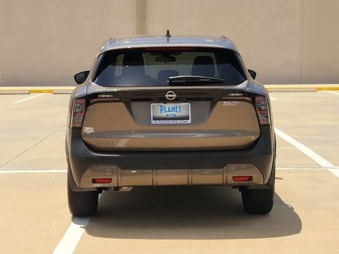 Used 2025 Nissan Kicks SV w/ Illumination Package FWD image 6