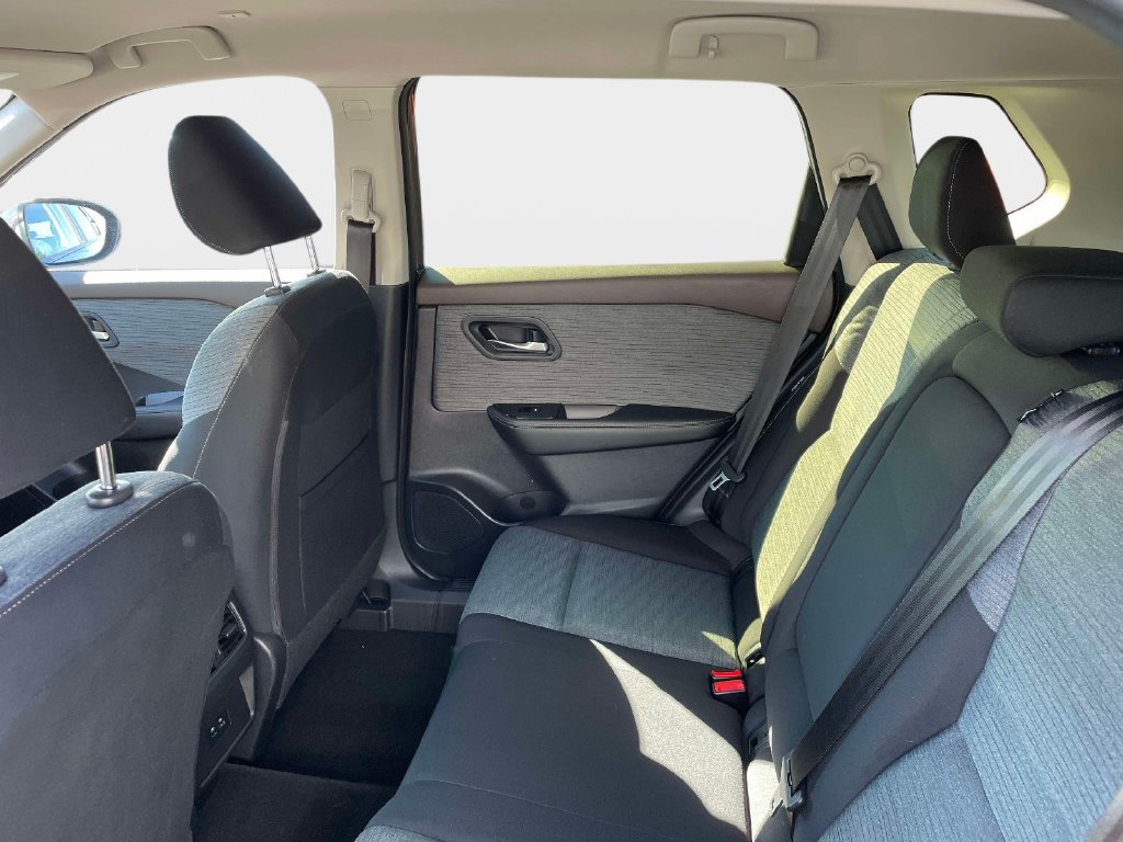 Used 2023 Nissan Rogue SV AWD/4WD image 16